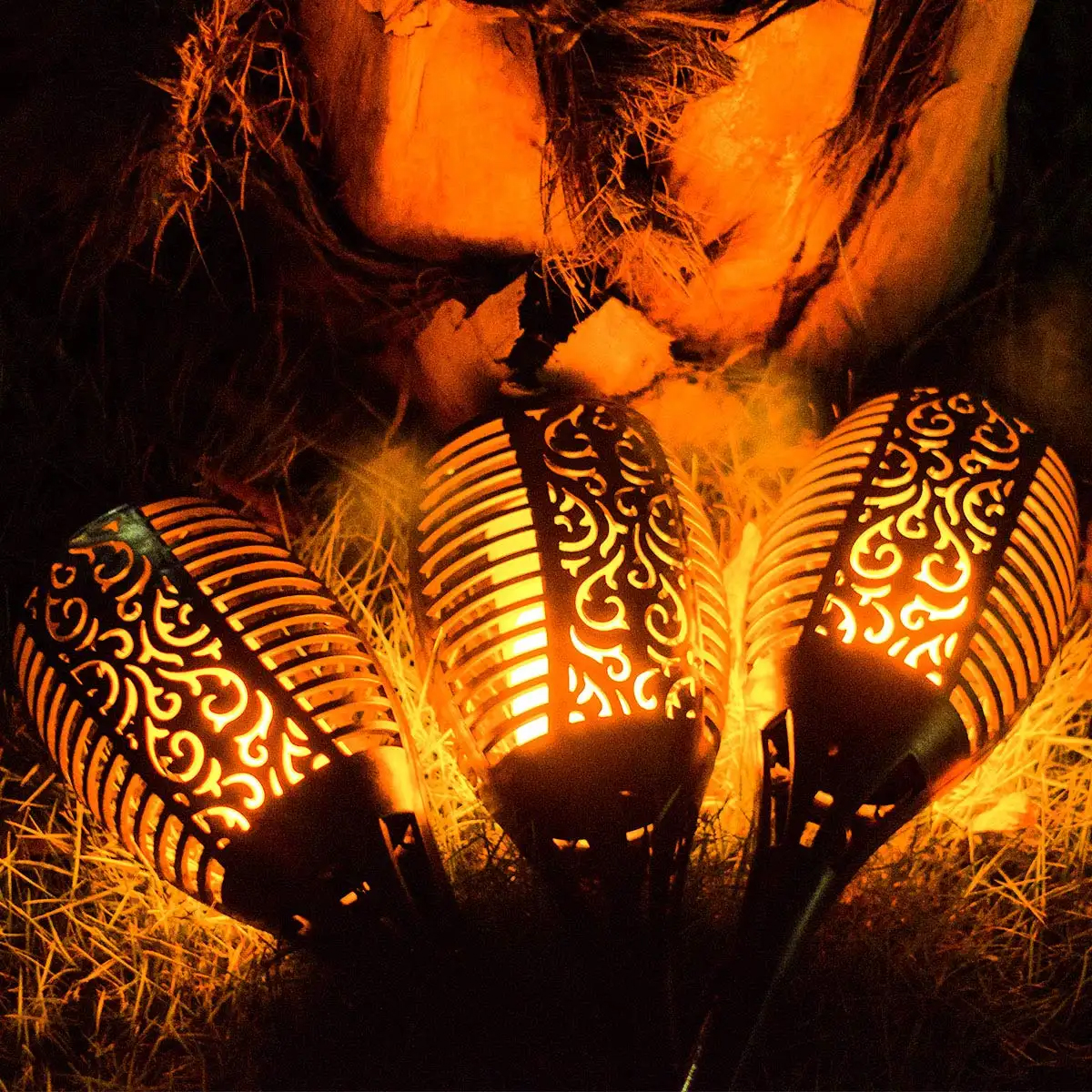 عمود إضاءة شعلة الأكبر حجما يعمل بالطاقة الشمسية